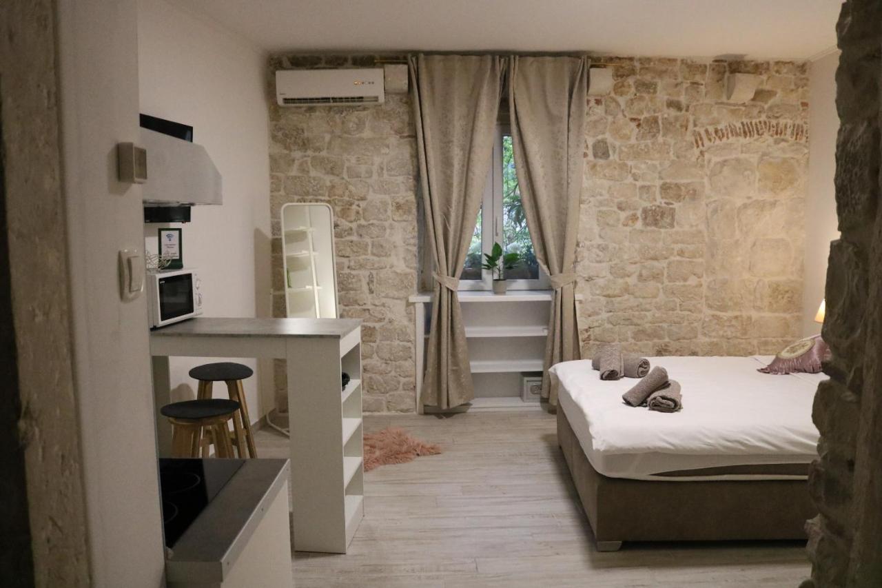 Studios Kadena Trogir - 18Th Century Stone House Εξωτερικό φωτογραφία