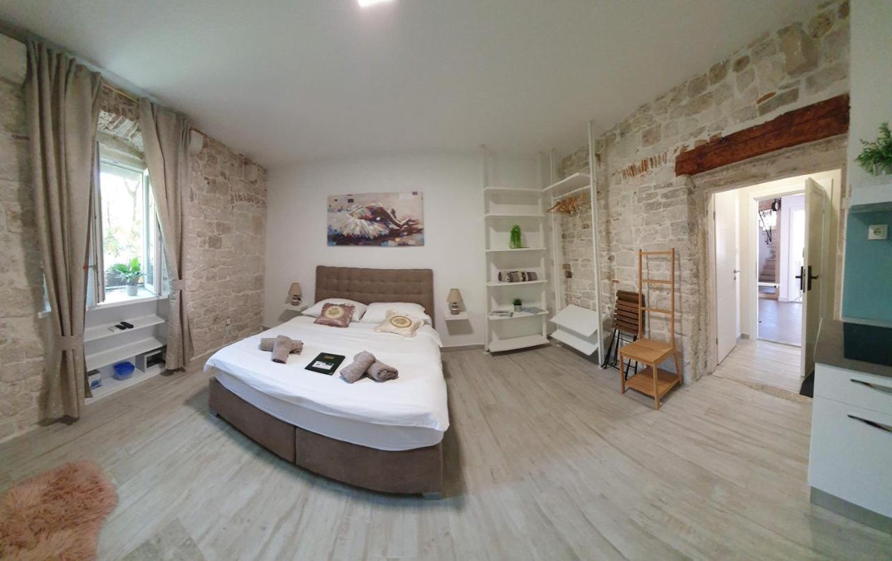 Studios Kadena Trogir - 18Th Century Stone House Εξωτερικό φωτογραφία