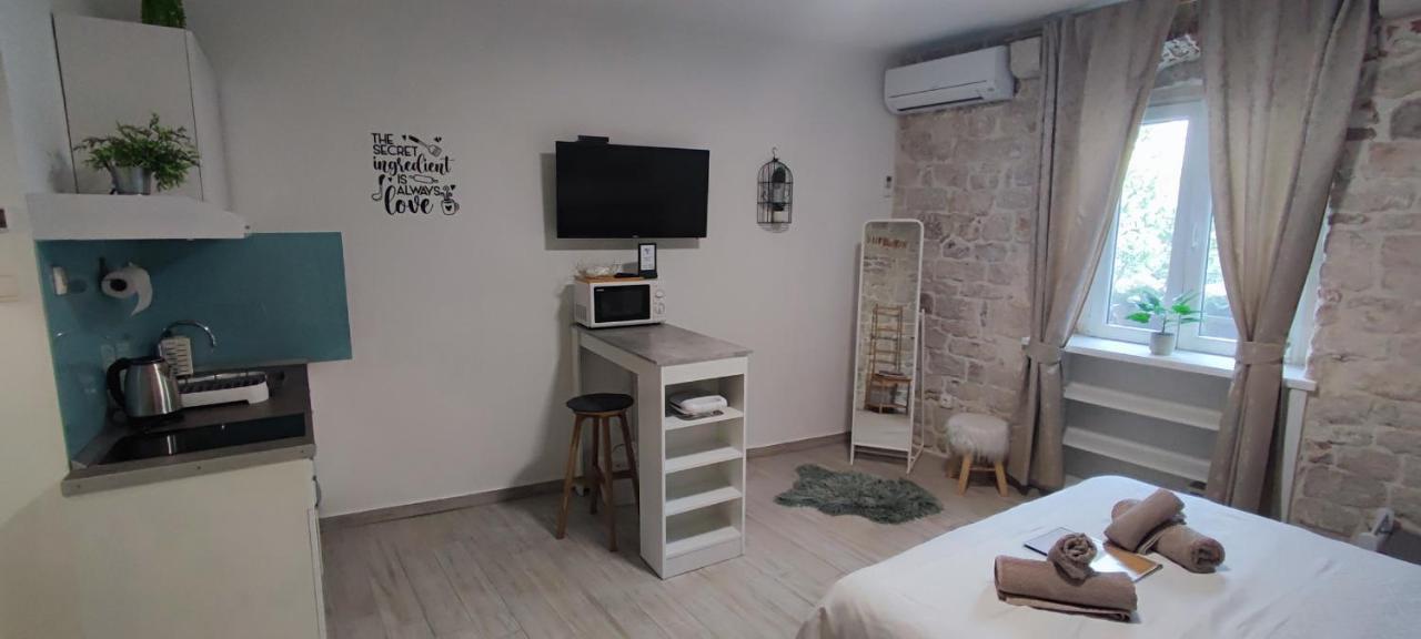 Studios Kadena Trogir - 18Th Century Stone House Εξωτερικό φωτογραφία