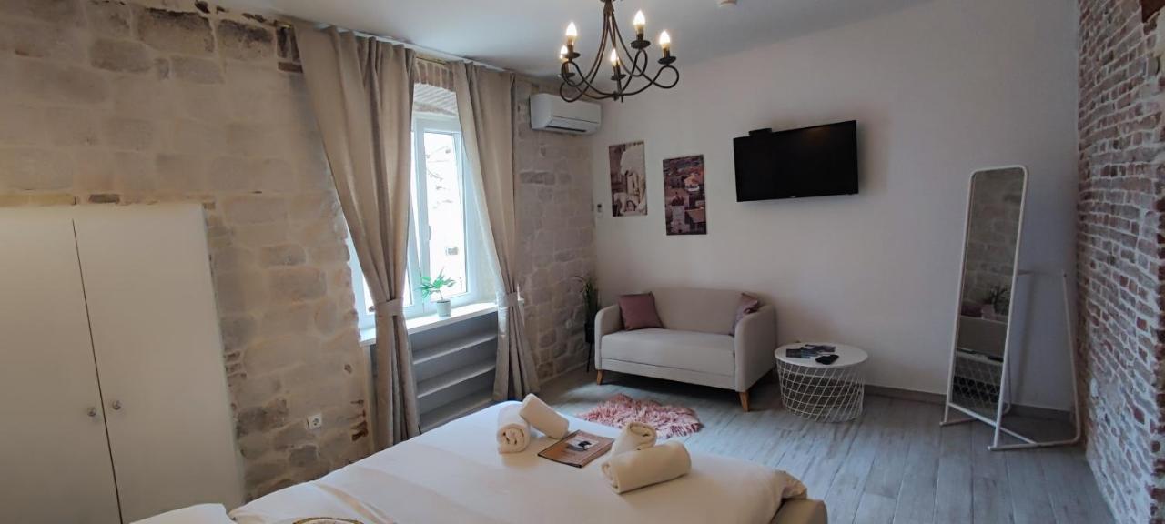 Studios Kadena Trogir - 18Th Century Stone House Εξωτερικό φωτογραφία