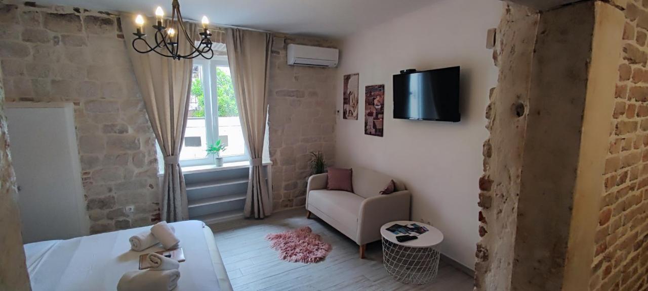 Studios Kadena Trogir - 18Th Century Stone House Εξωτερικό φωτογραφία
