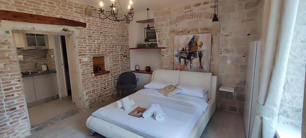 Studios Kadena Trogir - 18Th Century Stone House Εξωτερικό φωτογραφία