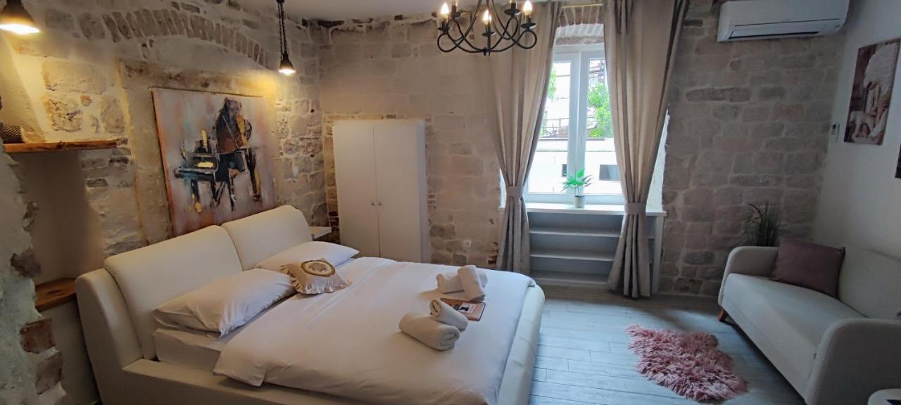 Studios Kadena Trogir - 18Th Century Stone House Εξωτερικό φωτογραφία