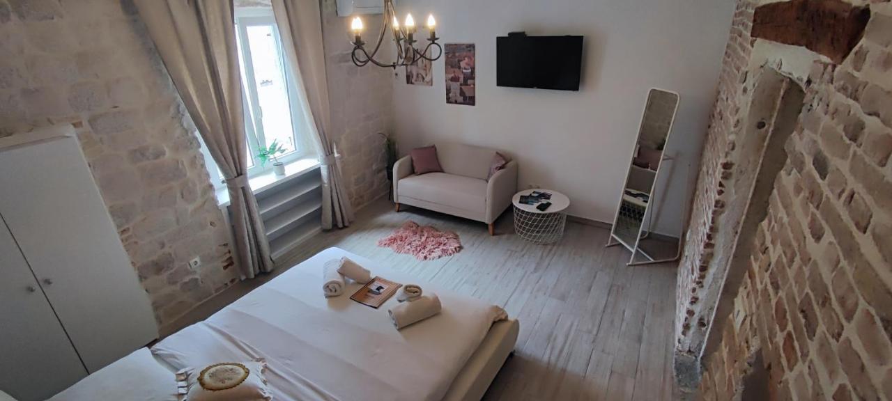 Studios Kadena Trogir - 18Th Century Stone House Εξωτερικό φωτογραφία