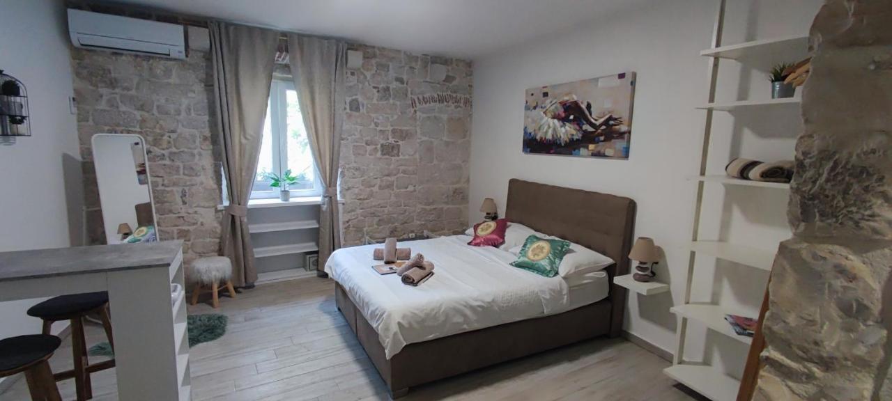 Studios Kadena Trogir - 18Th Century Stone House Εξωτερικό φωτογραφία