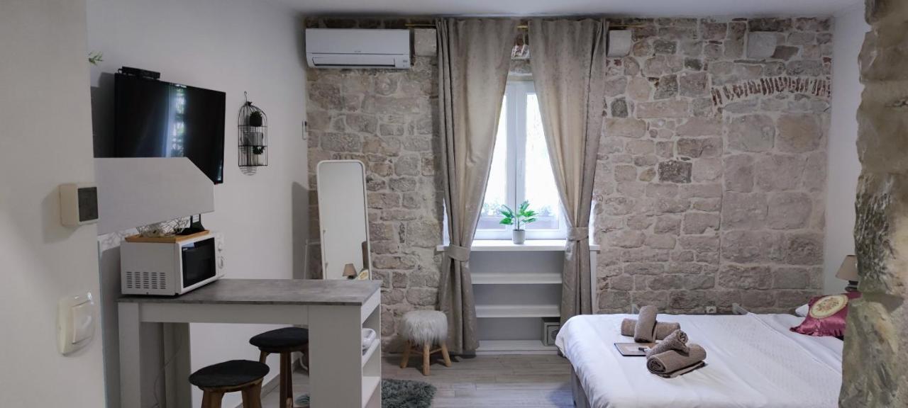 Studios Kadena Trogir - 18Th Century Stone House Εξωτερικό φωτογραφία
