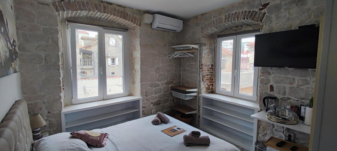 Studios Kadena Trogir - 18Th Century Stone House Εξωτερικό φωτογραφία