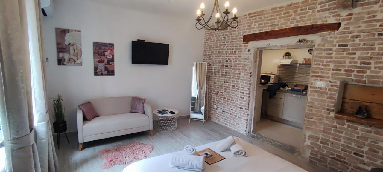 Studios Kadena Trogir - 18Th Century Stone House Εξωτερικό φωτογραφία