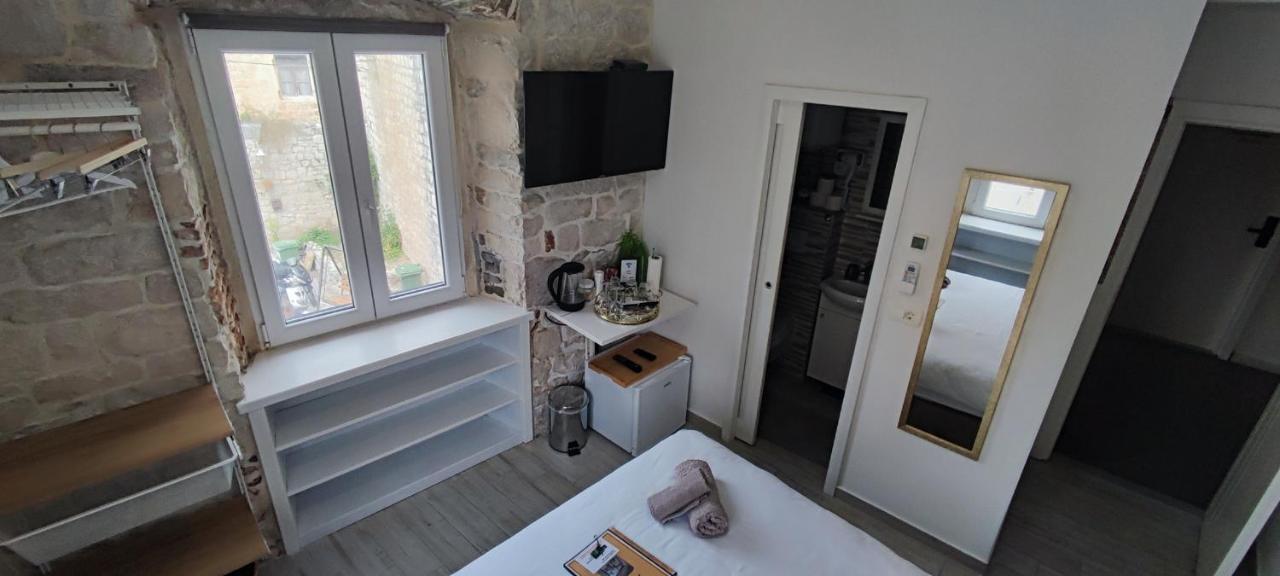 Studios Kadena Trogir - 18Th Century Stone House Εξωτερικό φωτογραφία