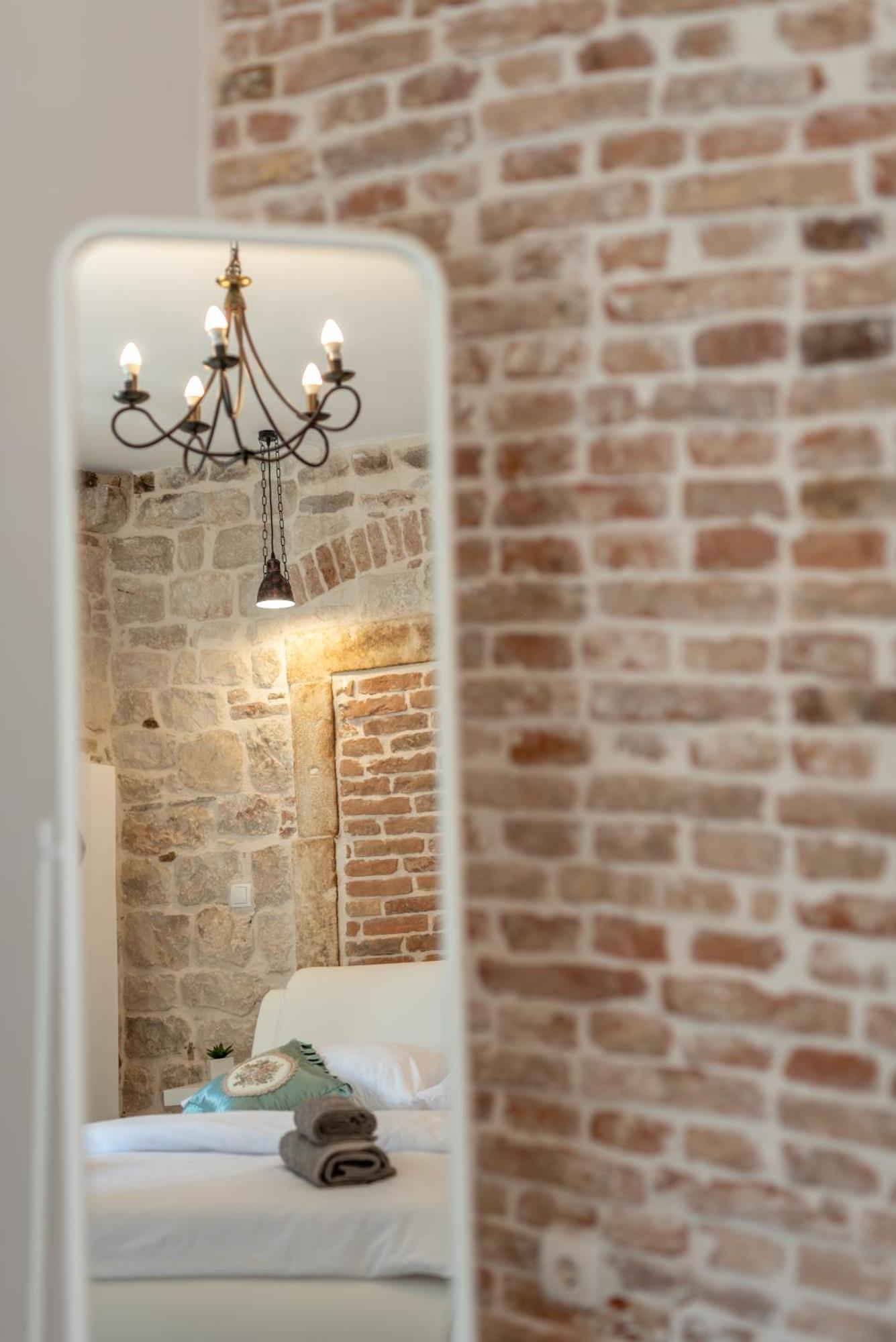 Studios Kadena Trogir - 18Th Century Stone House Εξωτερικό φωτογραφία