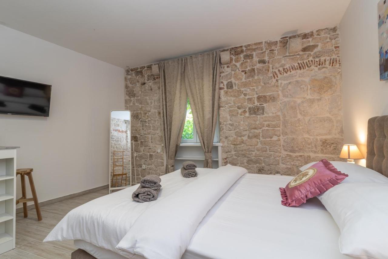 Studios Kadena Trogir - 18Th Century Stone House Εξωτερικό φωτογραφία