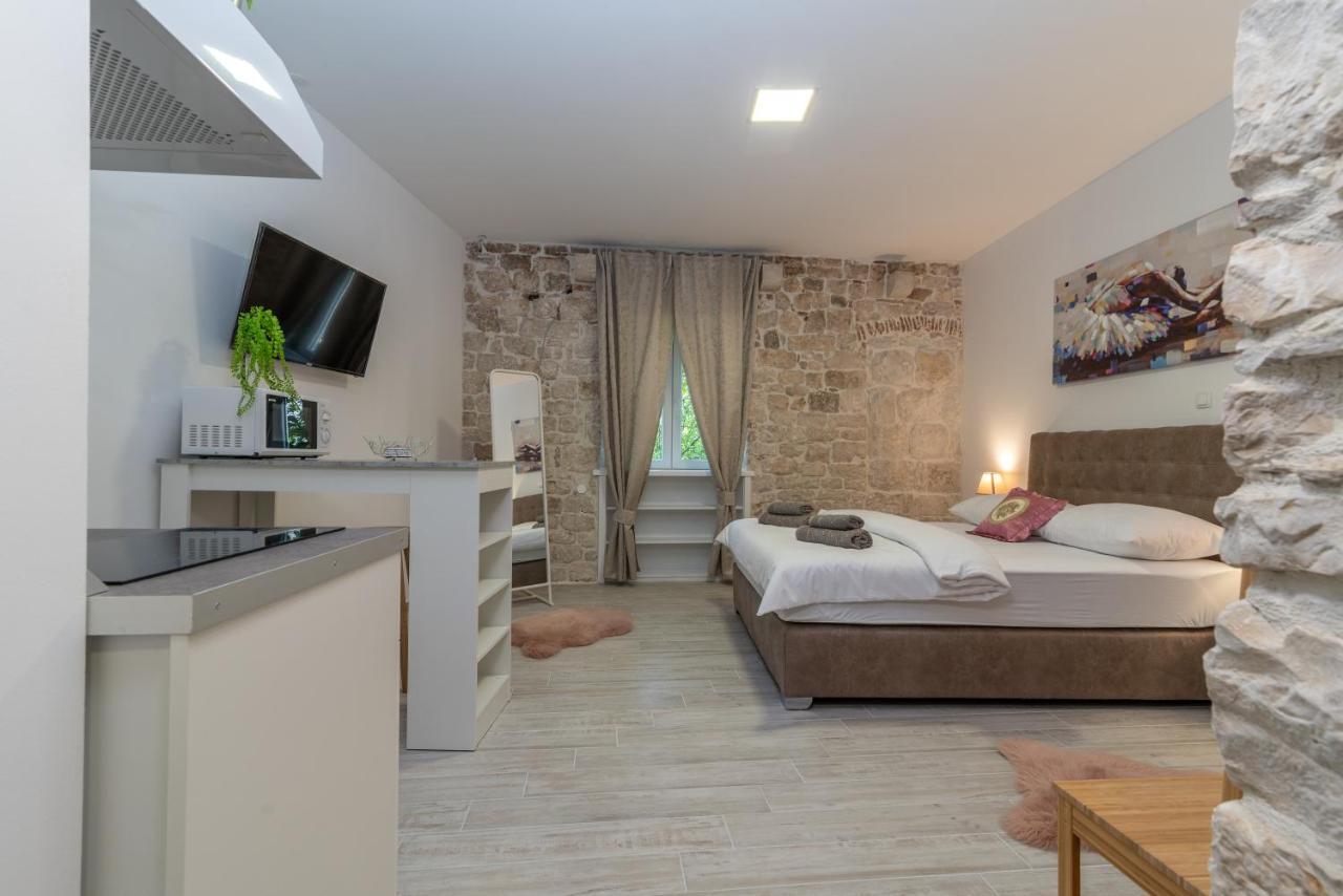 Studios Kadena Trogir - 18Th Century Stone House Εξωτερικό φωτογραφία