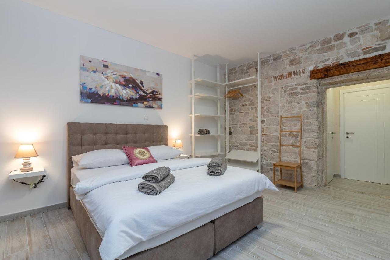 Studios Kadena Trogir - 18Th Century Stone House Εξωτερικό φωτογραφία
